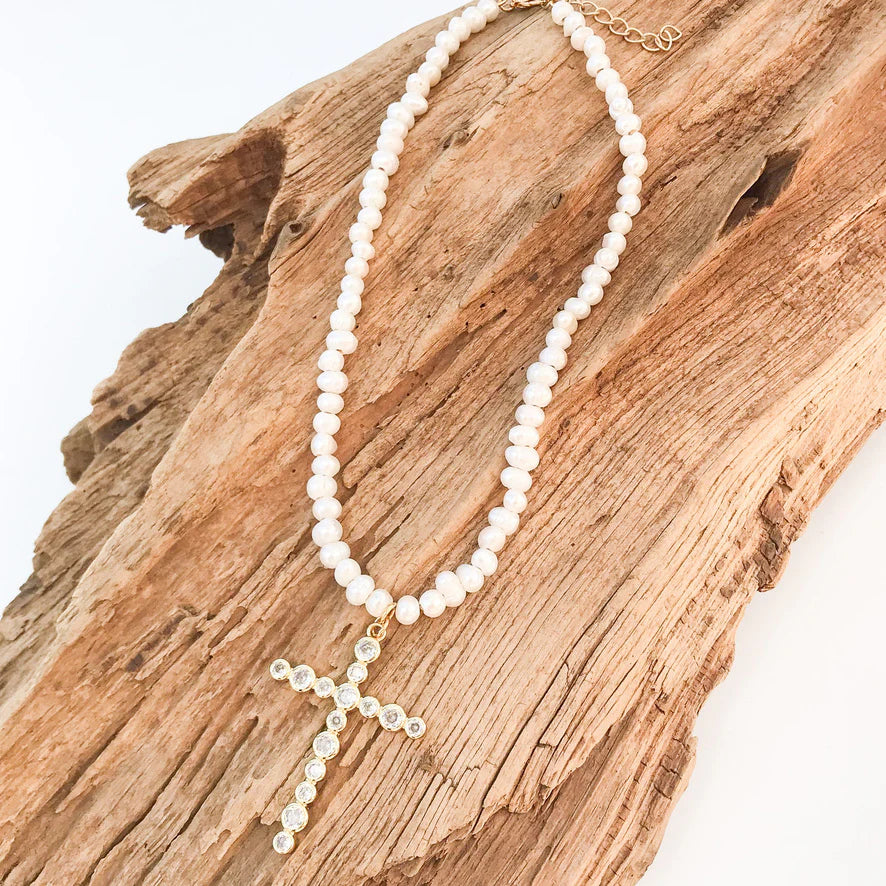 Petite Potato Pearl Choker w Cross