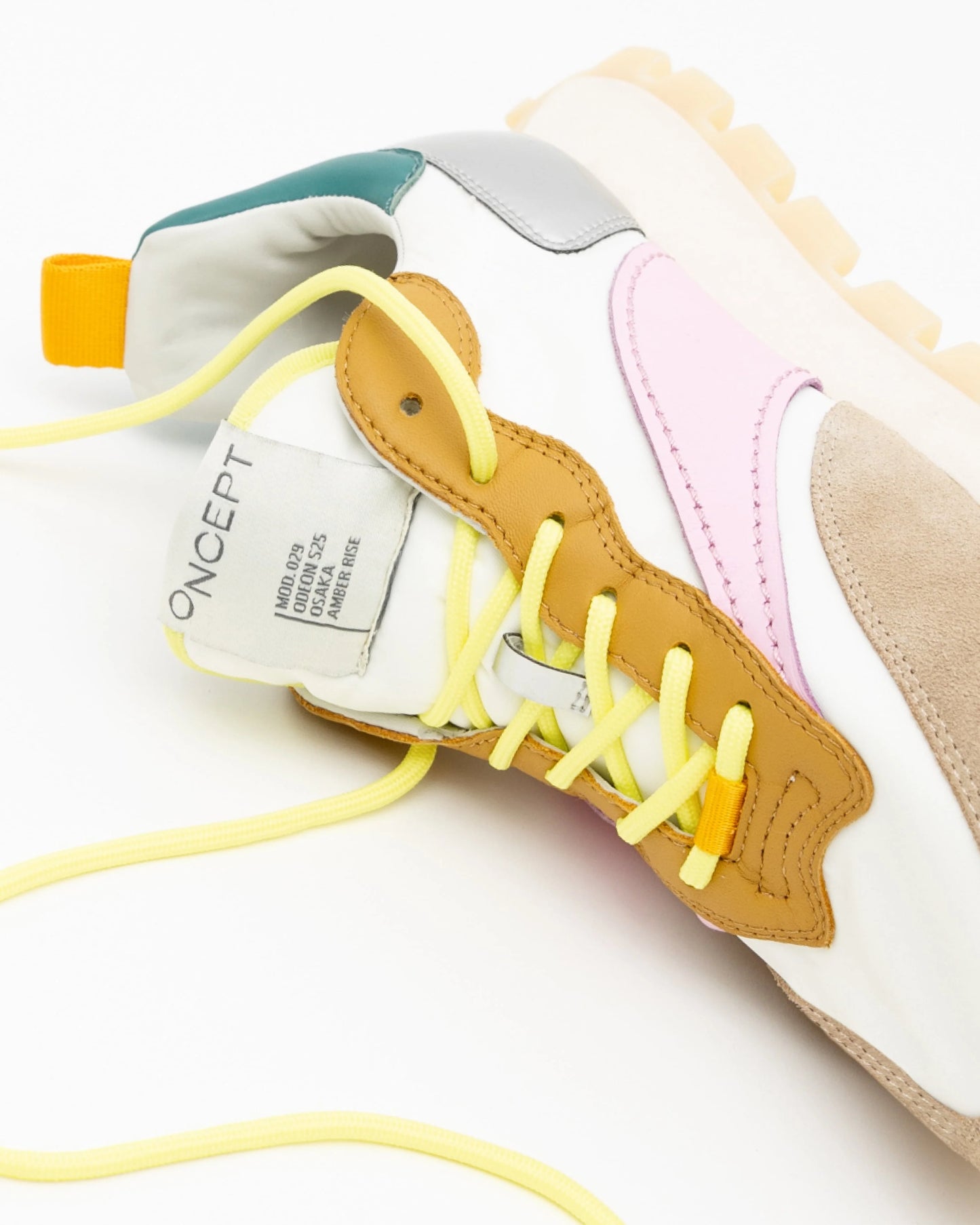 Osaka Trainer in Amber Rise