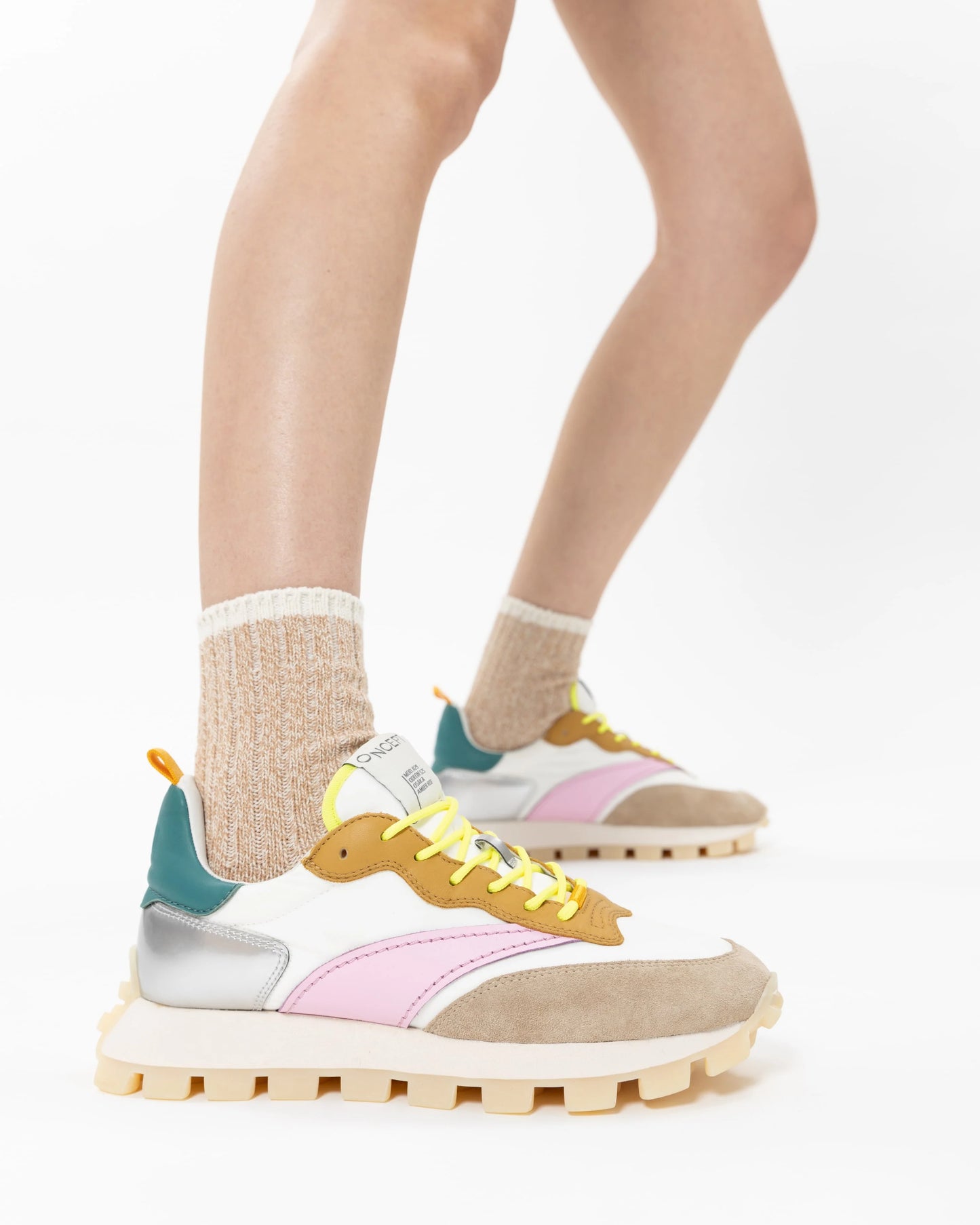 Osaka Trainer in Amber Rise