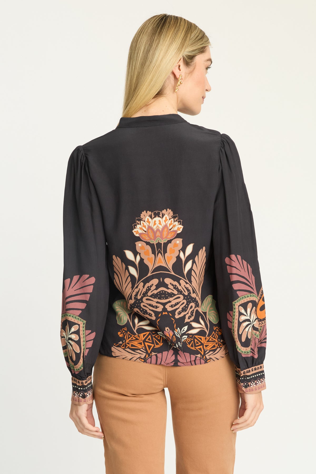 Riley Top in Black Crouching Cheetah