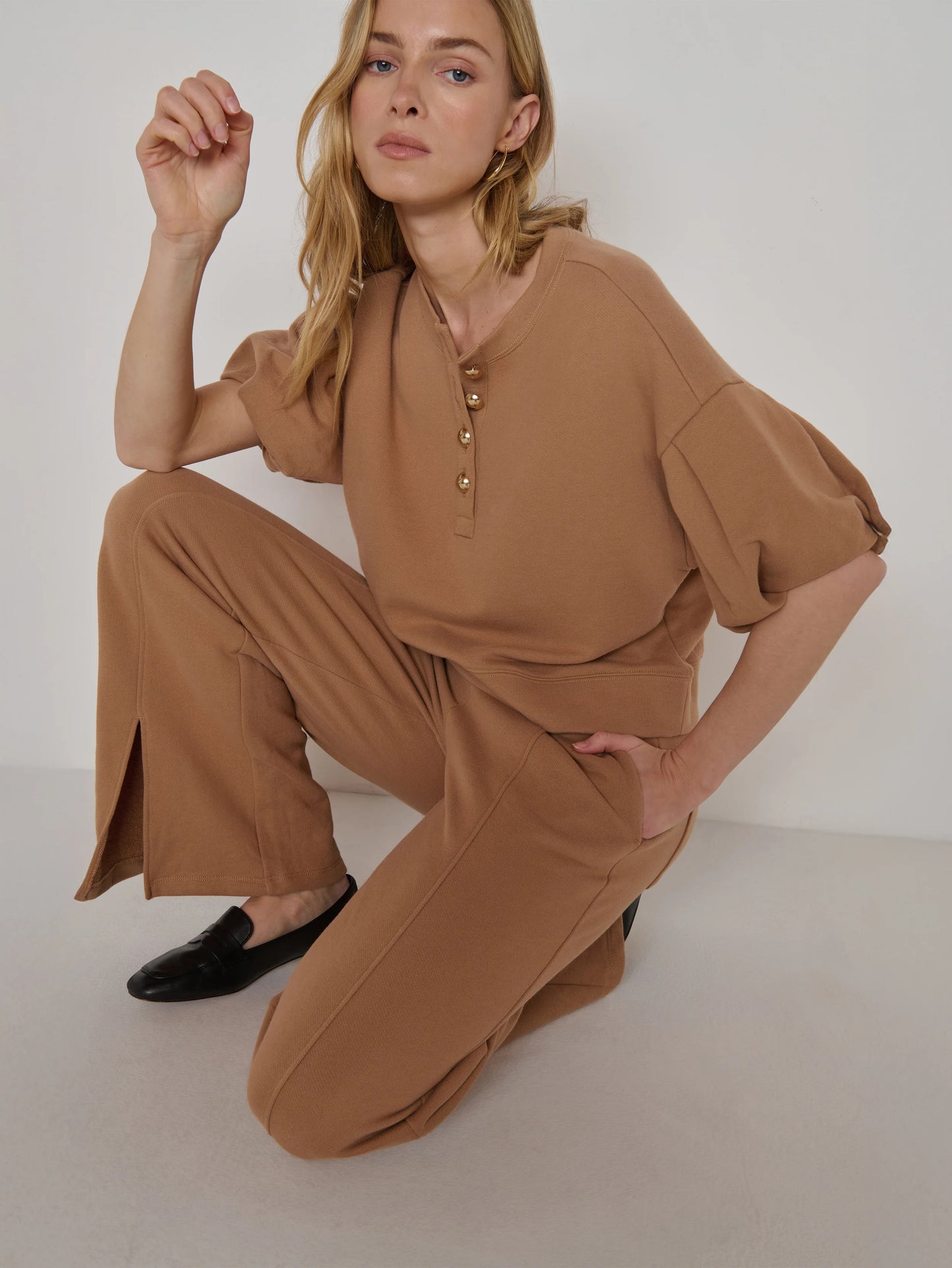Nikki Sweatshirt in Palo Santo