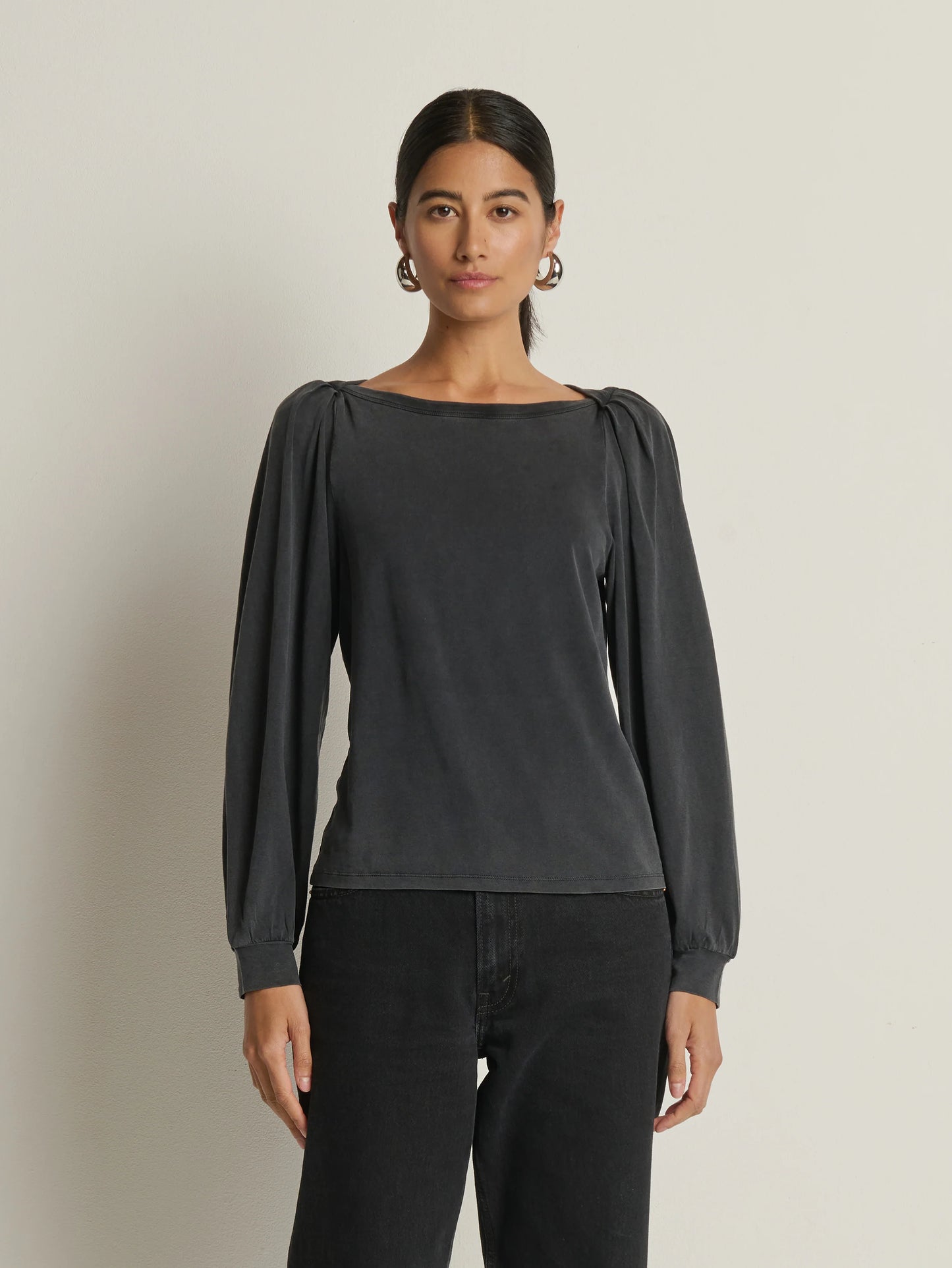 Sammy Envelope Neck Tee in Vintage Black