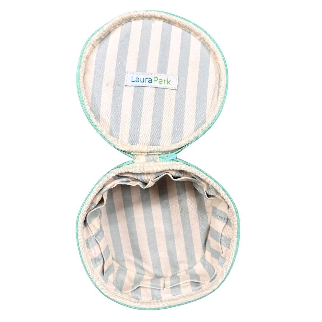Brooks Avenue Round Jewelry Case