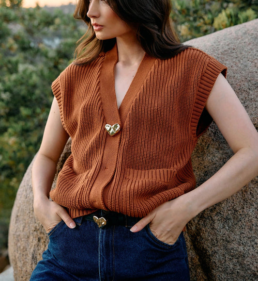 Cuore Sweater Vest in Clay